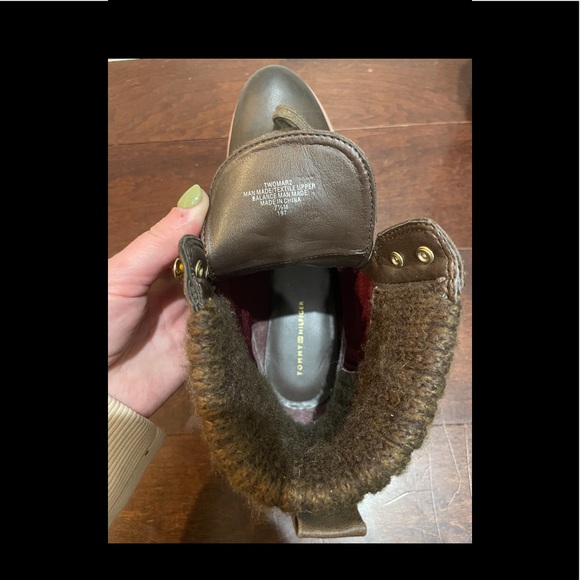 Tommy Hilfiger brown boots size 7.5 - Picture 2 of 5